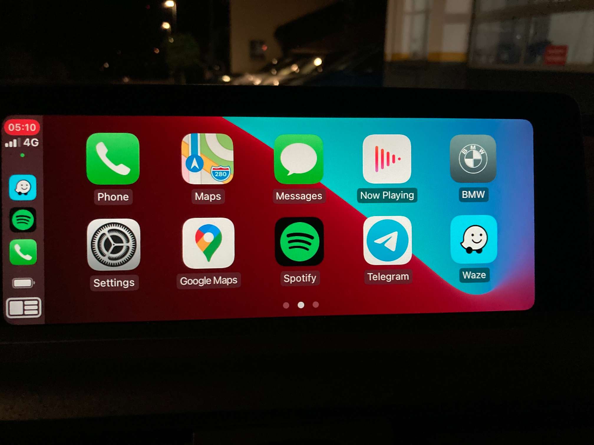 Apple-Anwendungen auf dem Bildschirm des BMW iDrive