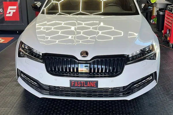 skoda superb white
