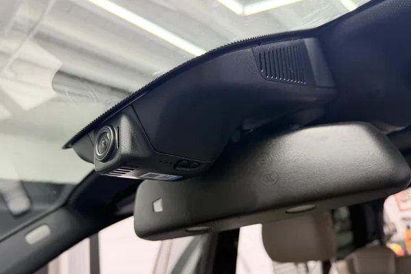 Integrierte Dashcams 16 Dashcam-Modul hinter der Innenspiegelblende verbaut